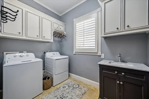 102 Vieux Carre Drive Houston TX 77009