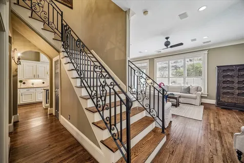 102 Vieux Carre Drive Houston TX 77009
