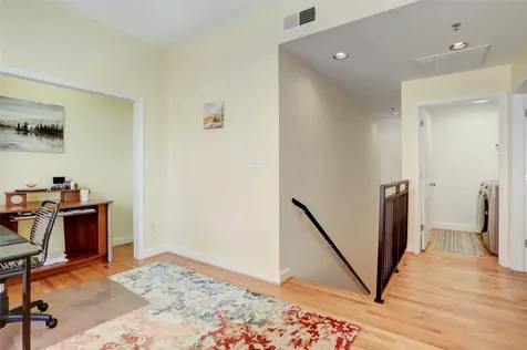 2520 Robinhood Street 1008 Houston TX 77005
