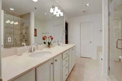 2520 Robinhood Street 1008 Houston TX 77005