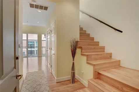 2520 Robinhood Street 1008 Houston TX 77005