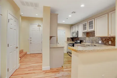 2520 Robinhood Street 1008 Houston TX 77005