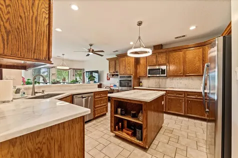 13623 Summer Hill Montgomery TX 77356