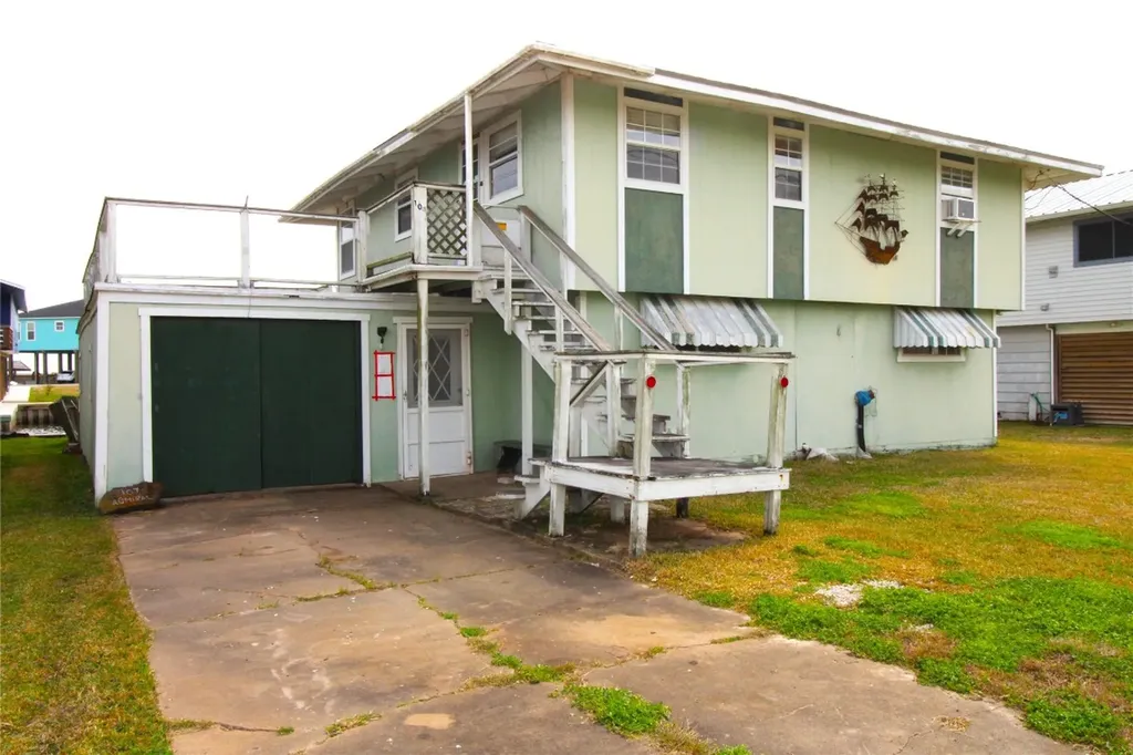 107 Admiral Lane Freeport TX 77541