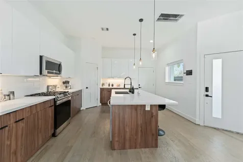3034 Gray Street B Houston TX 77004