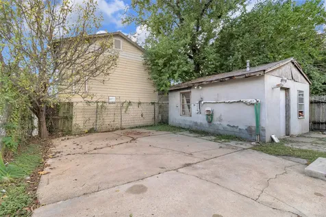5140 Pease Street Houston TX 77023