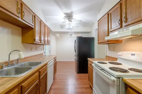138 Summer Place C Huntsville TX 77340