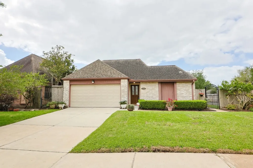 11835 Brook Meadows Lane Meadows Place TX 77477