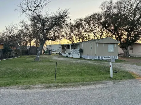 203 Oak Creek Drive Oyster Creek TX 77541