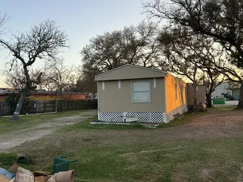 203 Oak Creek Drive Oyster Creek TX 77541