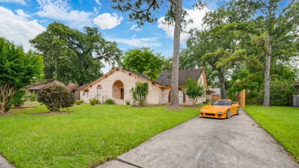 204 Nasturtium Street Lake Jackson TX 77566