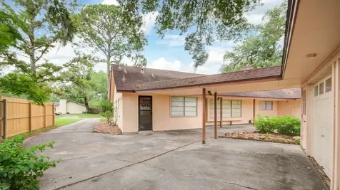 204 Nasturtium Street Lake Jackson TX 77566