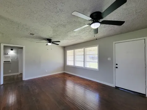 5815 Southseas Street Houston TX 77033