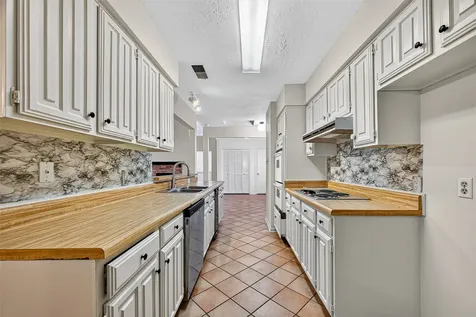 812 Fleetwood Place Drive Houston TX 77079