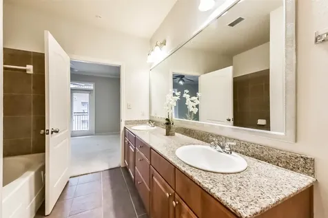 1711 Old Spanish Trail 426 Houston TX 77054