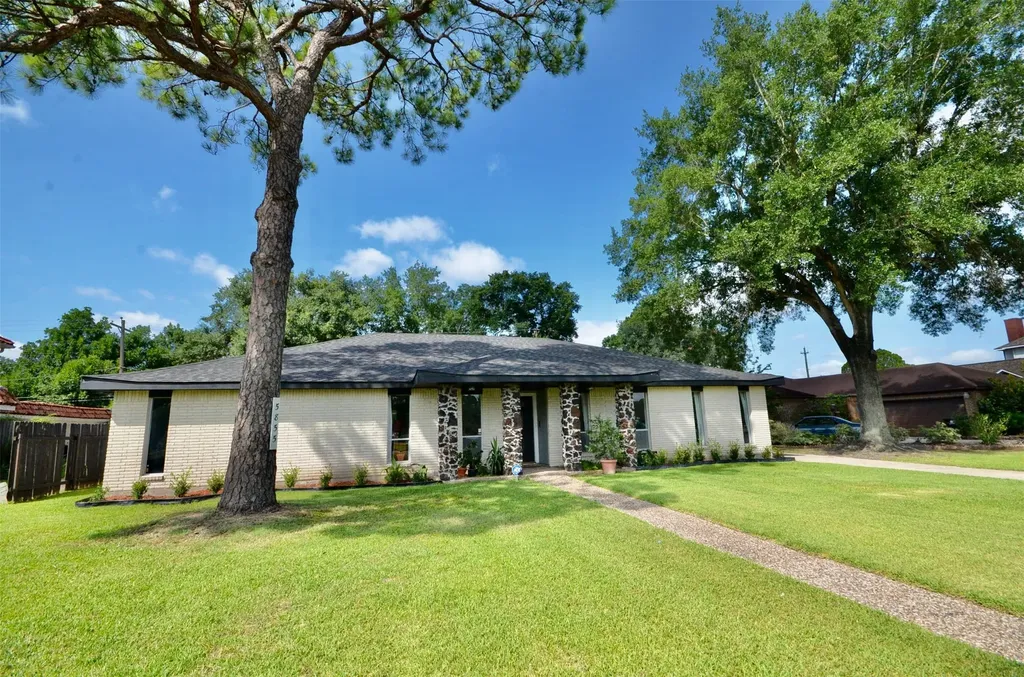 5855 S Braeswood Boulevard S Houston TX 77096