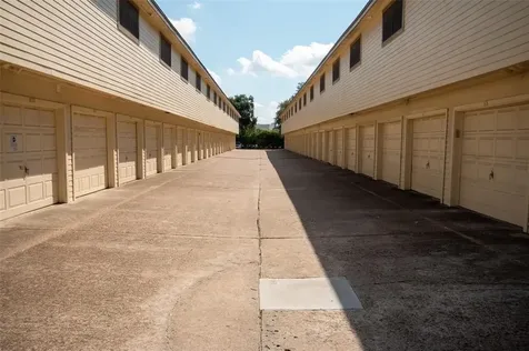 2425 Holly Hall Street 31 Houston TX 77054