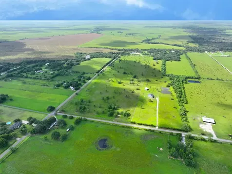 1734 Haynes Road Anahuac TX 77514