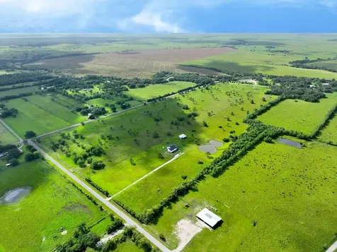 1734 Haynes Road Anahuac TX 77514