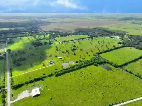 1734 Haynes Road Anahuac TX 77514