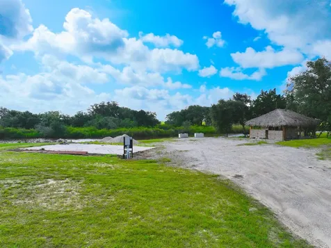 1734 Haynes Road Anahuac TX 77514