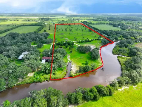 1734 Haynes Road Anahuac TX 77514