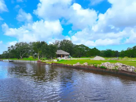 1734 Haynes Road Anahuac TX 77514