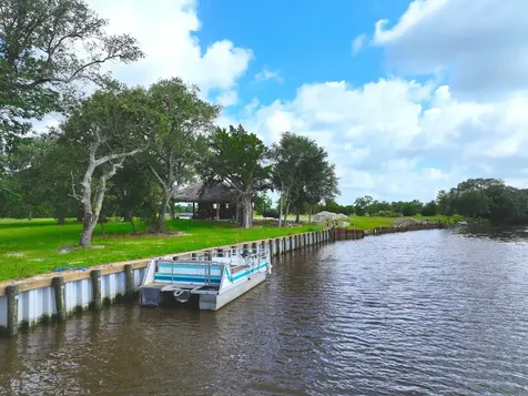 1734 Haynes Road Anahuac TX 77514