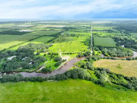 1734 Haynes Road Anahuac TX 77514