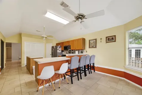 807 Forest Oaks Lane Pearland TX 77584