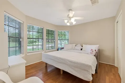 807 Forest Oaks Lane Pearland TX 77584