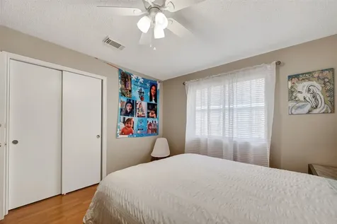 807 Forest Oaks Lane Pearland TX 77584