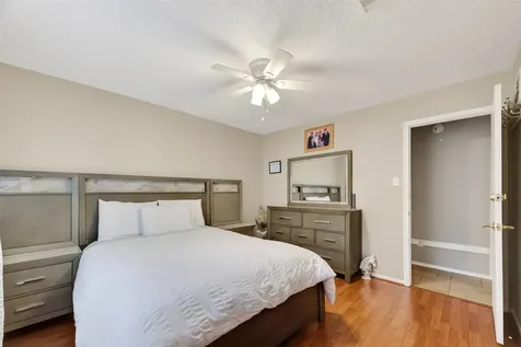 807 Forest Oaks Lane Pearland TX 77584