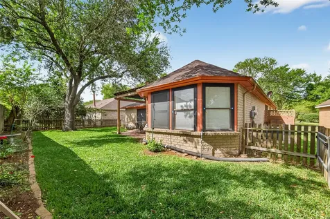 807 Forest Oaks Lane Pearland TX 77584
