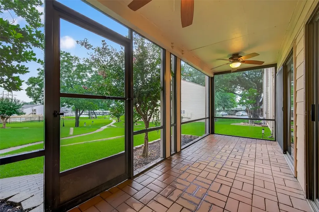 102 E Lakeview Terrace Montgomery TX 77356