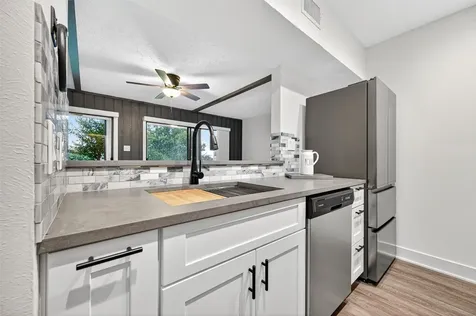 102 E Lakeview Terrace Montgomery TX 77356