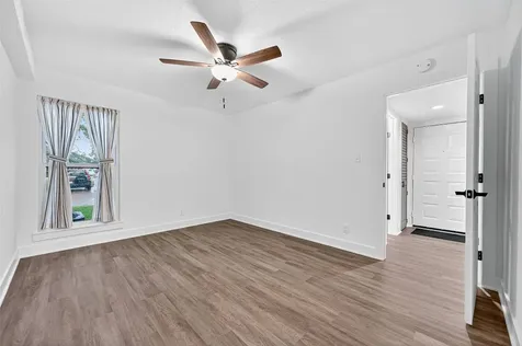 102 E Lakeview Terrace Montgomery TX 77356