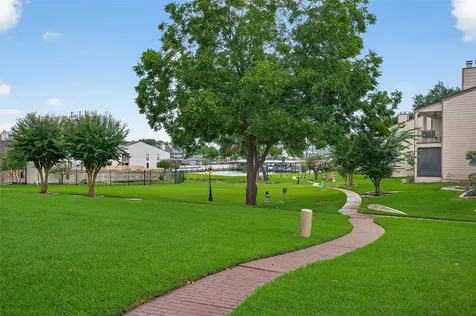 102 E Lakeview Terrace Montgomery TX 77356