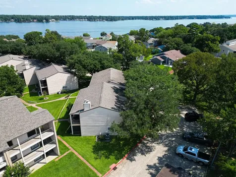 102 E Lakeview Terrace Montgomery TX 77356