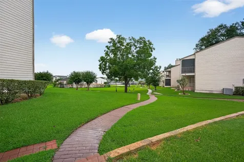 102 E Lakeview Terrace Montgomery TX 77356