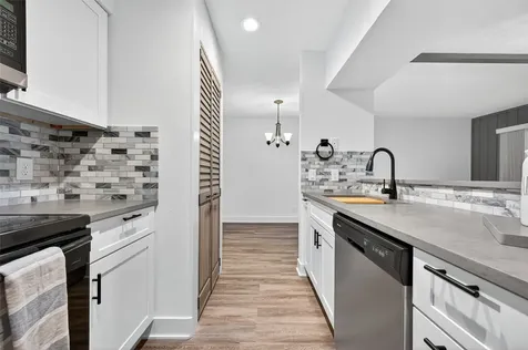 102 E Lakeview Terrace Montgomery TX 77356
