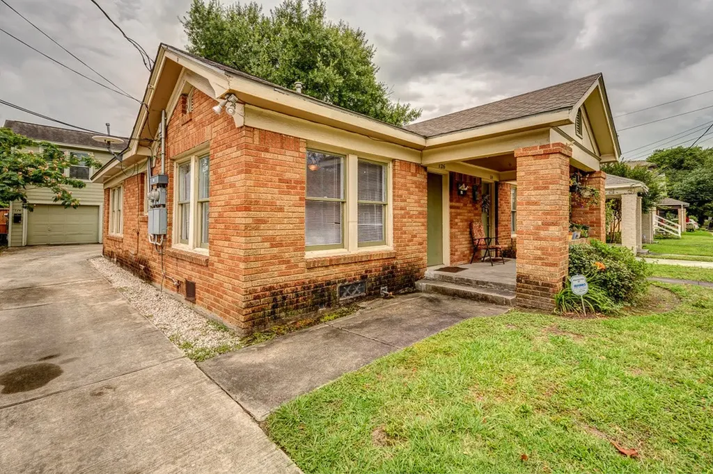 126 North Street Houston TX 77009
