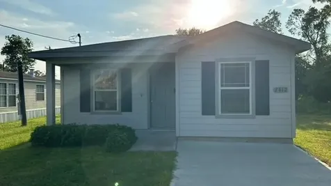 2812 J P Davis Avenue Bay City TX 77414