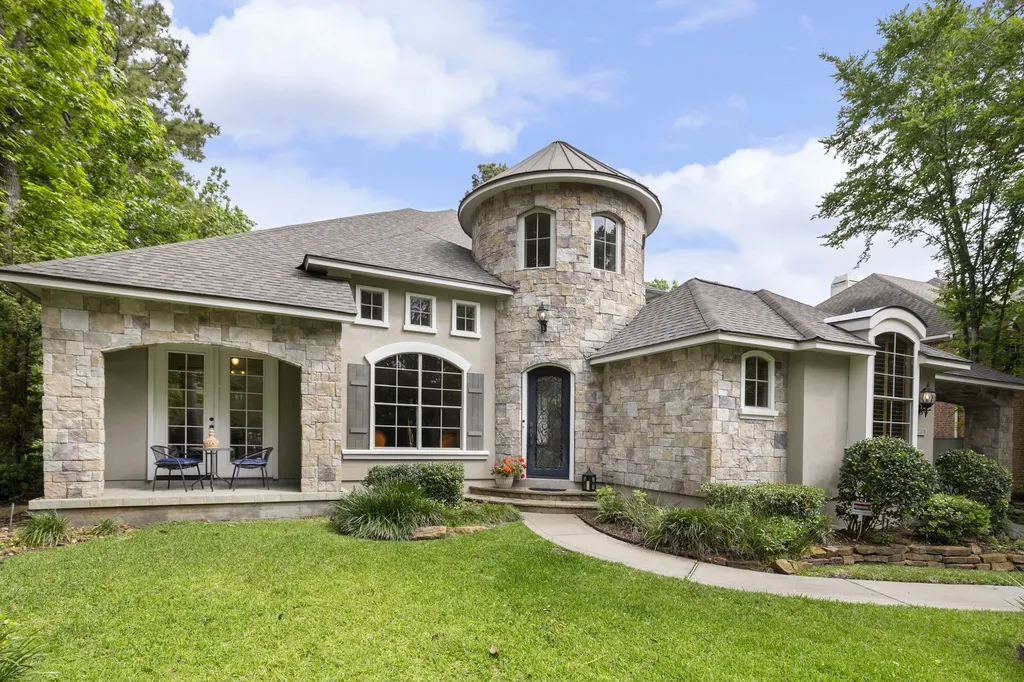 107 E Mirror Ridge Circle The Woodlands TX 77382
