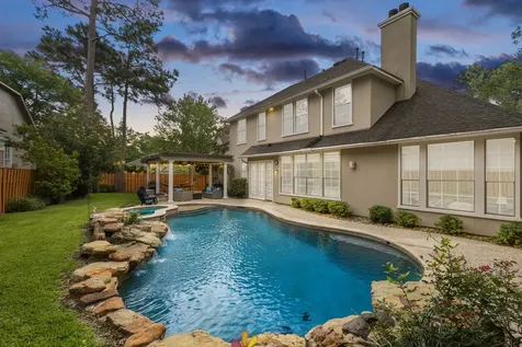 107 E Mirror Ridge Circle The Woodlands TX 77382