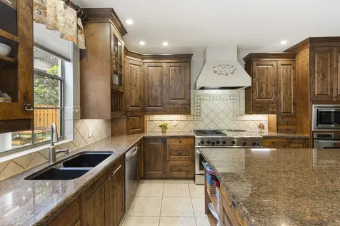 107 E Mirror Ridge Circle The Woodlands TX 77382