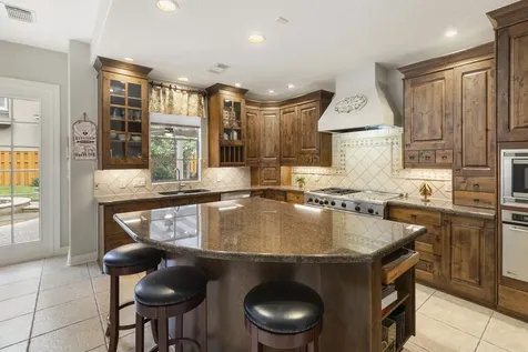 107 E Mirror Ridge Circle The Woodlands TX 77382