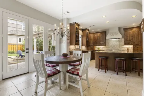107 E Mirror Ridge Circle The Woodlands TX 77382