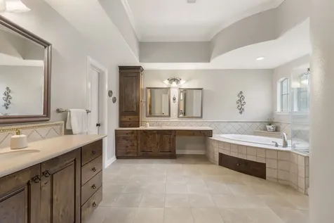 107 E Mirror Ridge Circle The Woodlands TX 77382