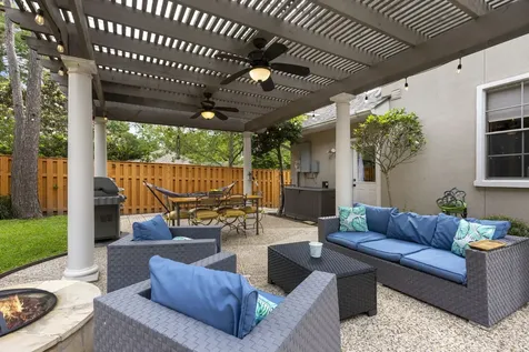 107 E Mirror Ridge Circle The Woodlands TX 77382